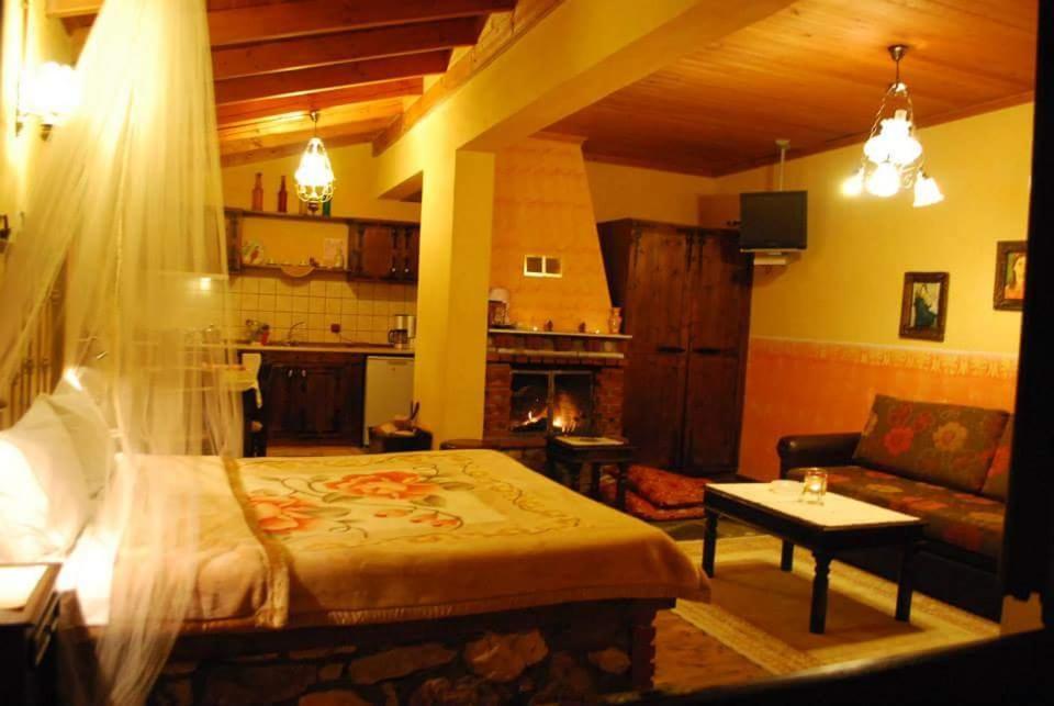 Hotel Tzivaeri Likodhrómion Exterior foto